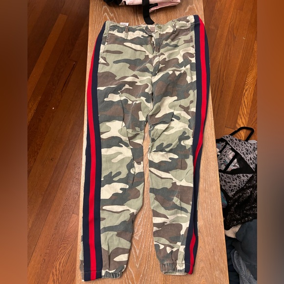 Mother “No Zip Misfit” Camo Pants size 26 - Picture 2 of 5